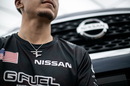 500日產汽車的品牌標識將出現在FaZe Clan戰隊的比賽服上.jpg